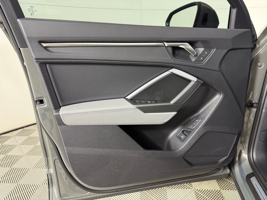 Thumbnail: 2025 Audi Q3 - 11