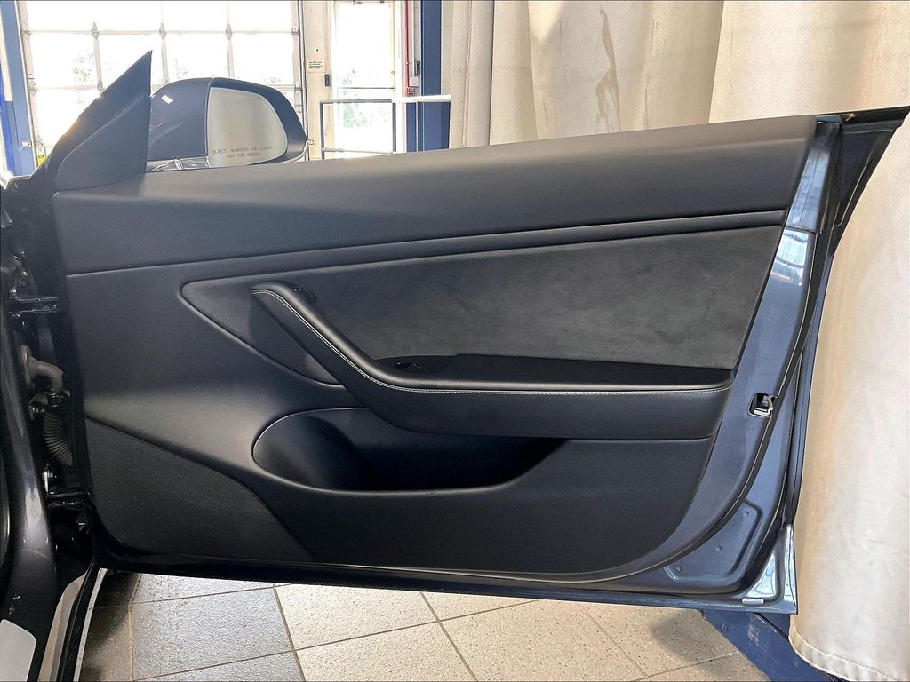 2018 Tesla Model 3 — photo 12