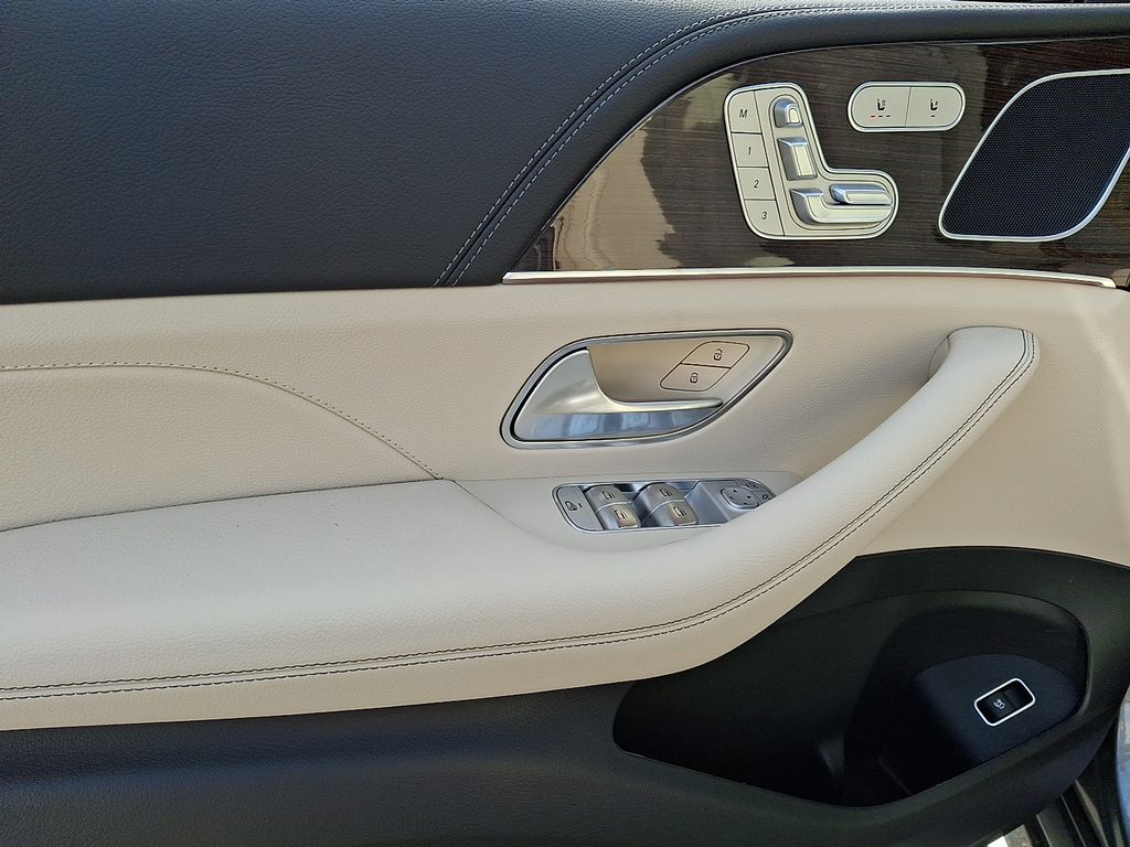 Thumbnail: 2026 Mercedes-Benz GLE - 8