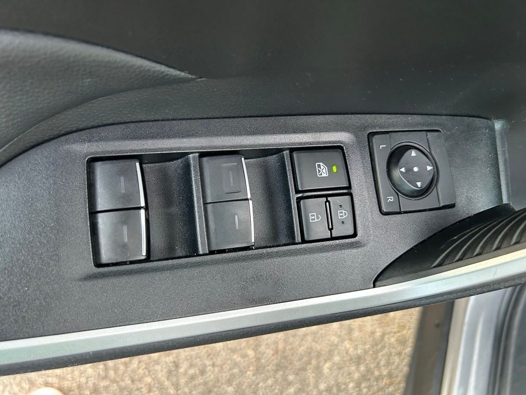 Thumbnail: 2023 Toyota RAV4 - 17