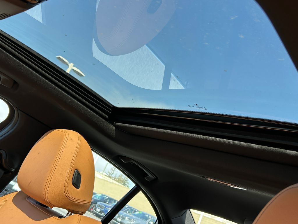 2025 BMW 3 Series 330i 16