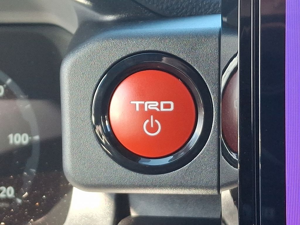 Thumbnail: 2025 Toyota 4Runner - 25