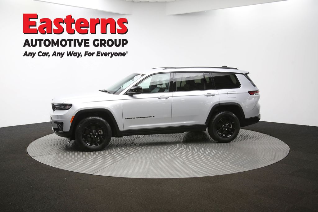 Used 2024 Silver Jeep Altitude image 58