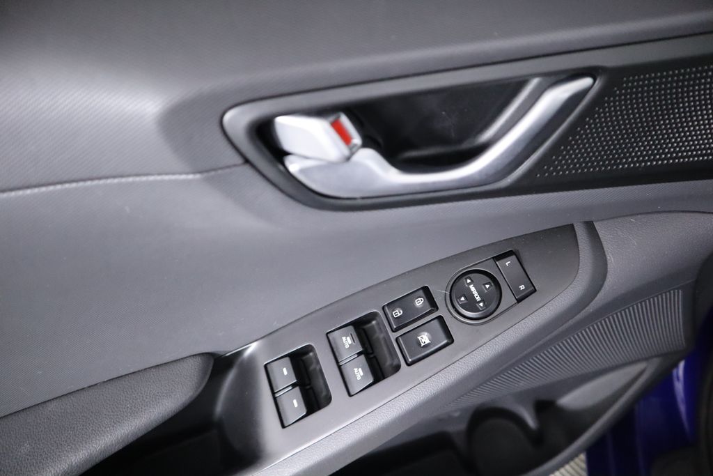 2019 Hyundai Ioniq SE 23