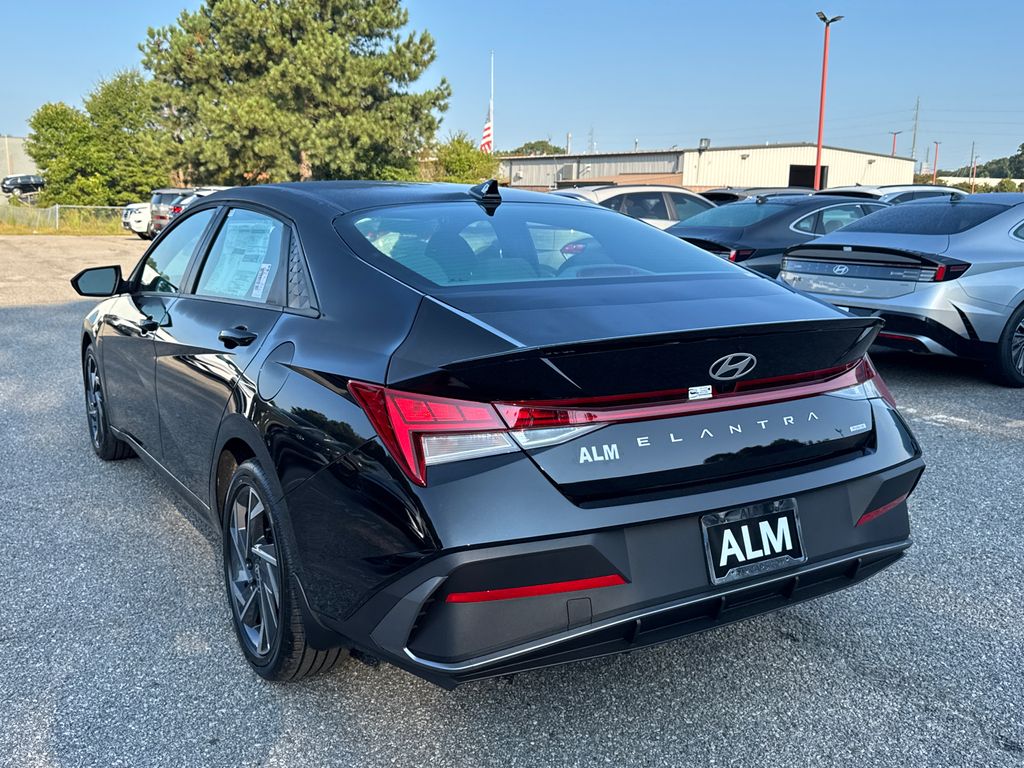 2025 Hyundai Elantra Hybrid SEL Sport photo 3