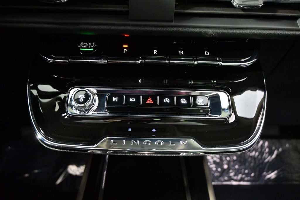 New 2026 White Lincoln Premiere image 32