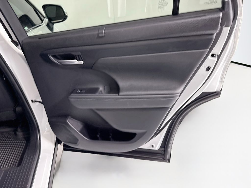 Thumbnail: 2023 Toyota Highlander - 27