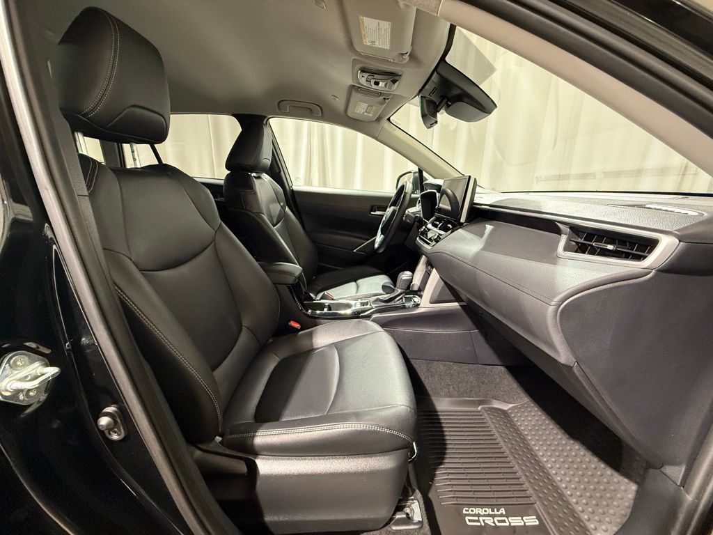 Thumbnail: 2025 Toyota Corolla Cross - 21