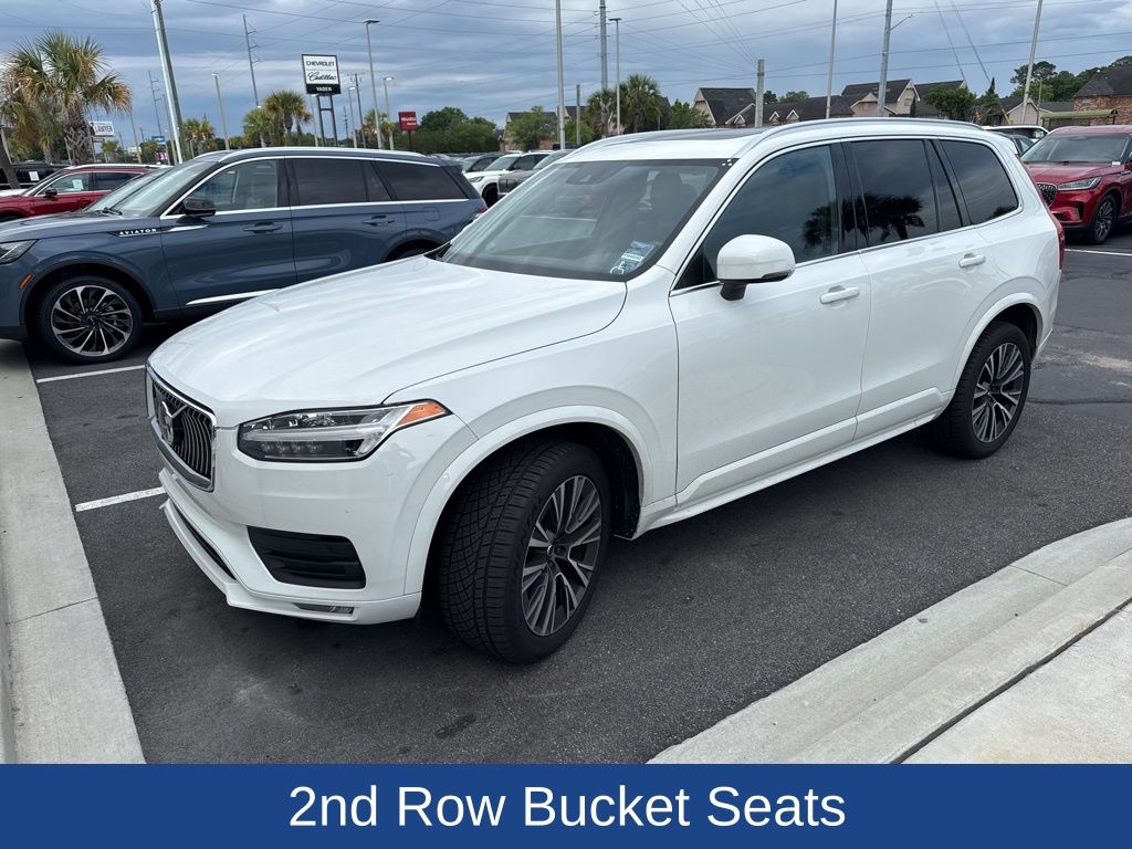 2022 Volvo XC90 T6 Momentum 6-Passenger