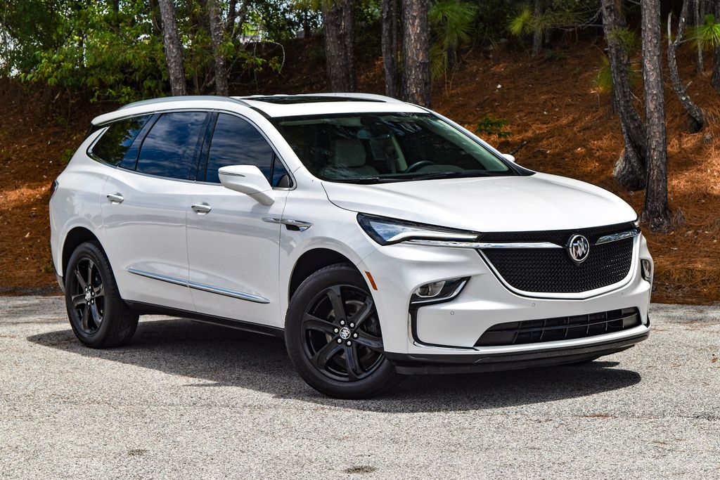2024 Buick Enclave Essence's photo