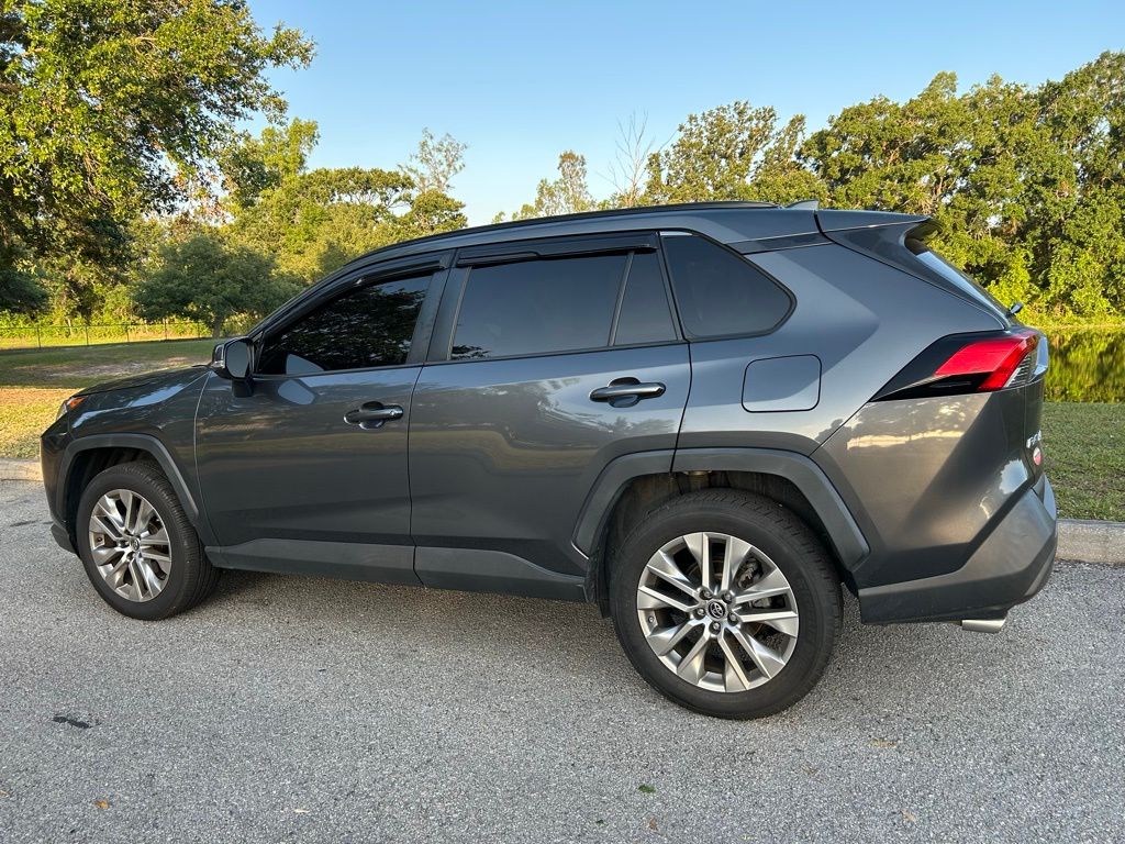 2019 Toyota RAV4 XLE Premium 3