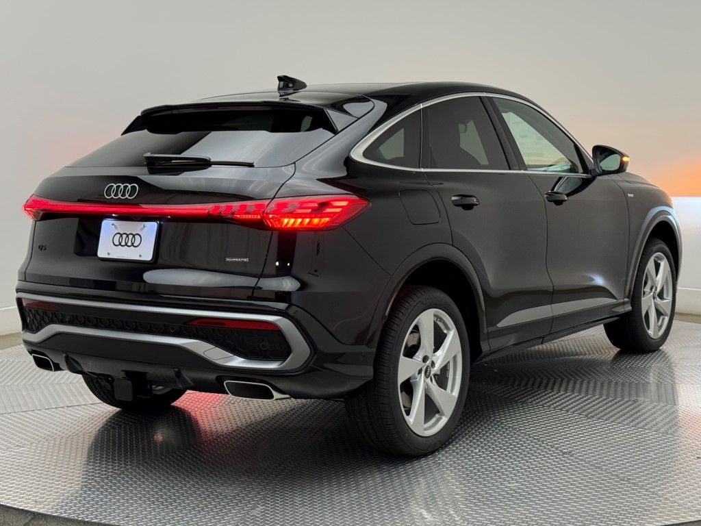 Thumbnail: 2025 Audi Q5 - 10