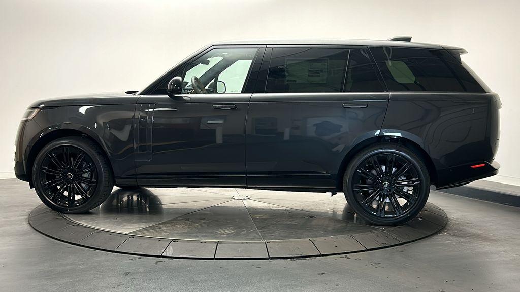 2025 Land Rover Range Rover SE 2