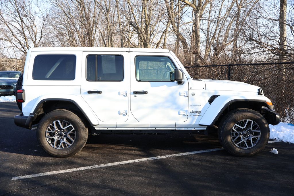 2024 Jeep Wrangler Sahara 9