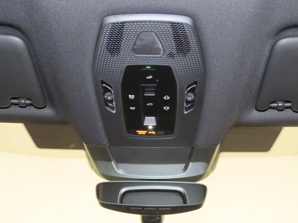 Thumbnail: 2025 Porsche Macan - 31