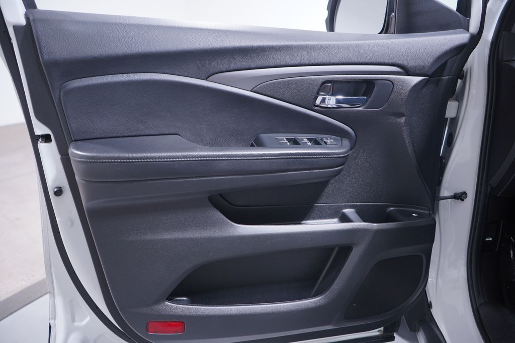 Thumbnail: 2020 Honda Pilot - 14