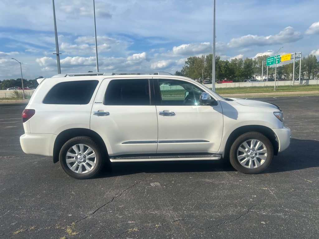 Used 2018 White Toyota Platinum image 9