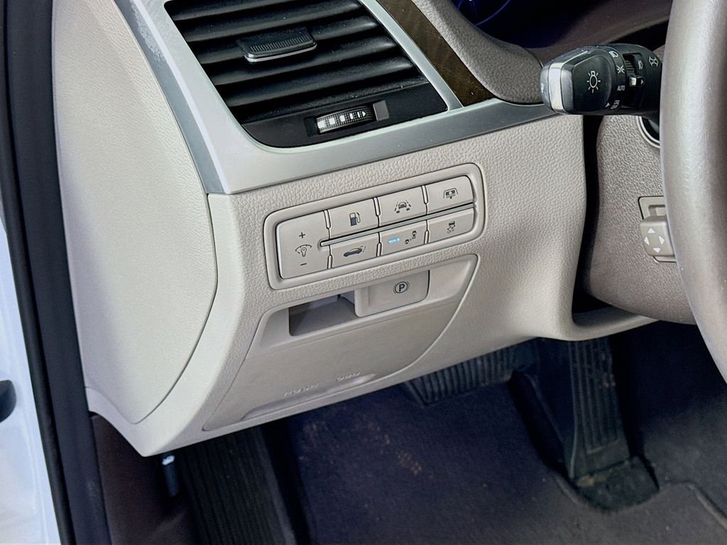 Thumbnail: 2018 Genesis G80 - 10