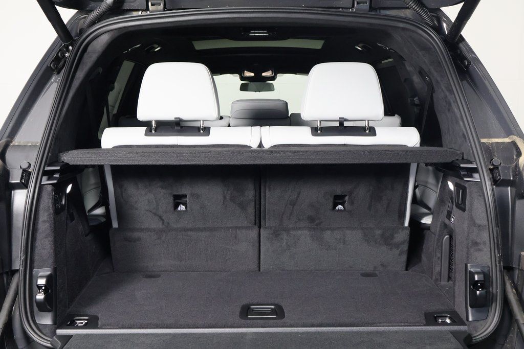 Thumbnail: 2026 BMW X7 - 9