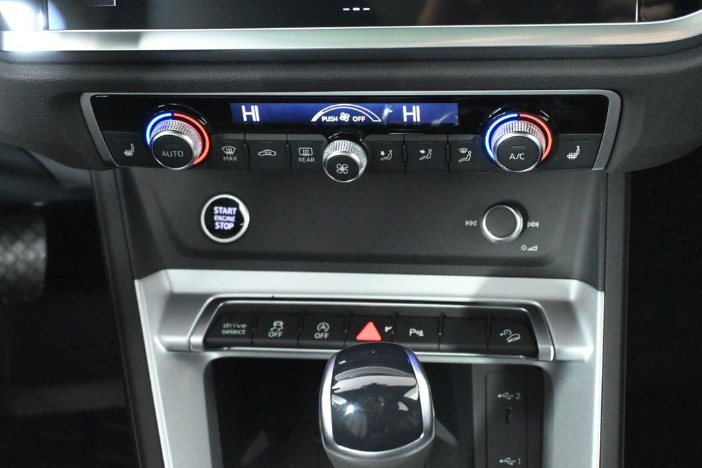 Thumbnail: 2025 Audi Q3 - 18