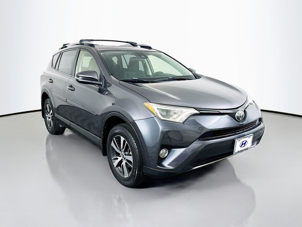 Thumbnail: 2018 Toyota RAV4 - 3
