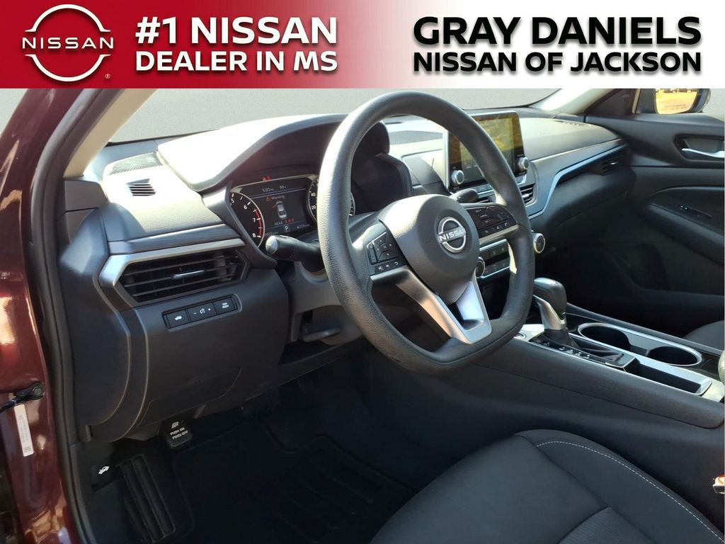 Used 2024 Nissan Altima Sedan