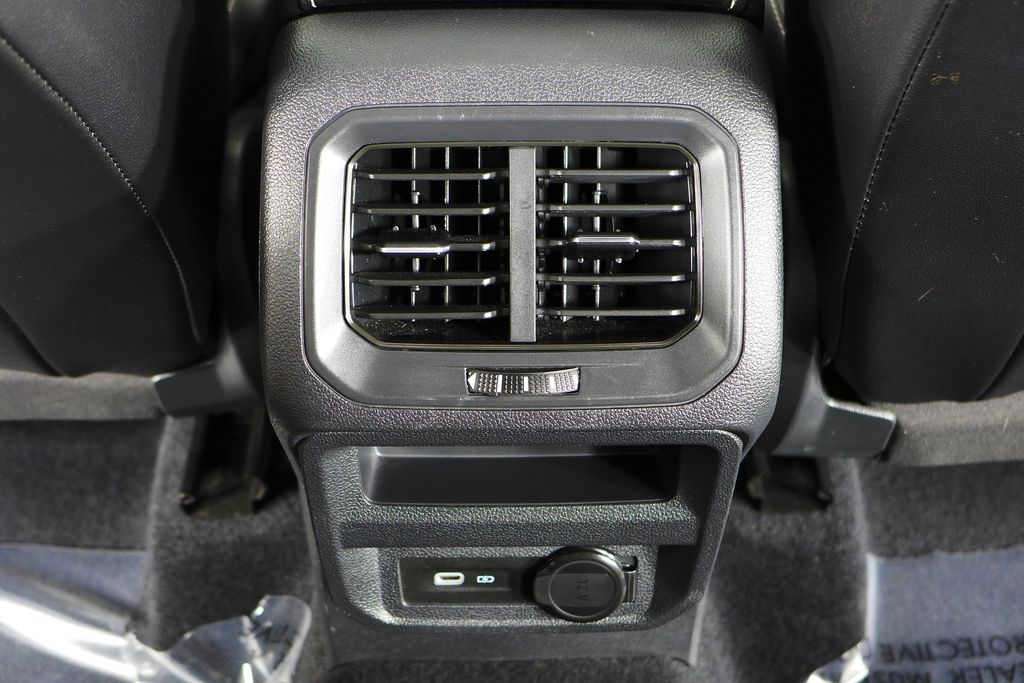 Thumbnail: 2022 Volkswagen Tiguan - 24