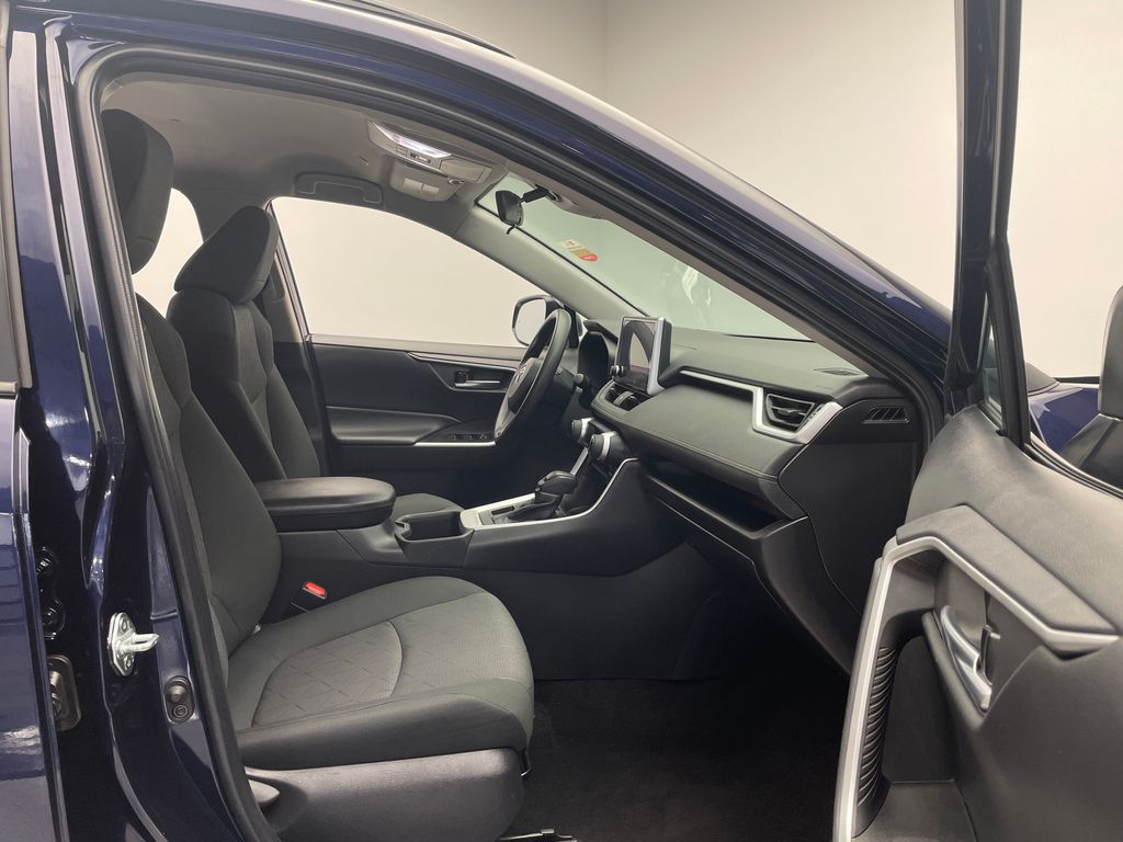 2023 Toyota RAV4 XLE 17