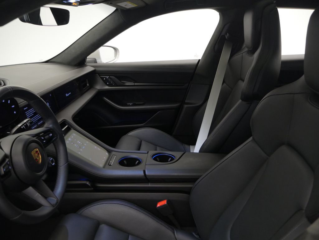 Thumbnail: 2023 Porsche Taycan - 5