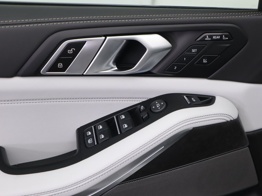 Thumbnail: 2026 BMW X7 - 24