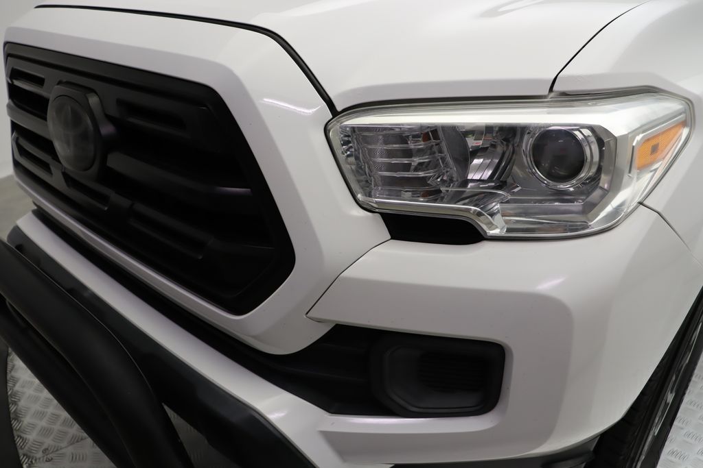 Thumbnail: 2018 Toyota Tacoma - 3