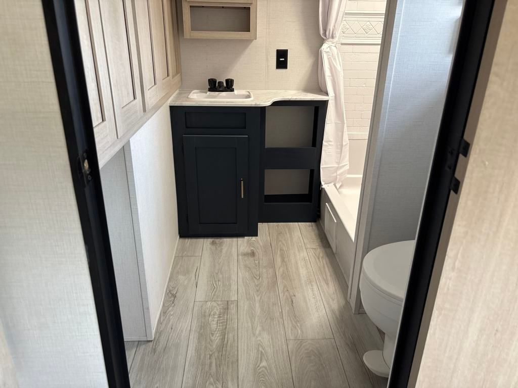 2025 Prime Time Avenger 27 RBS Travel Trailer