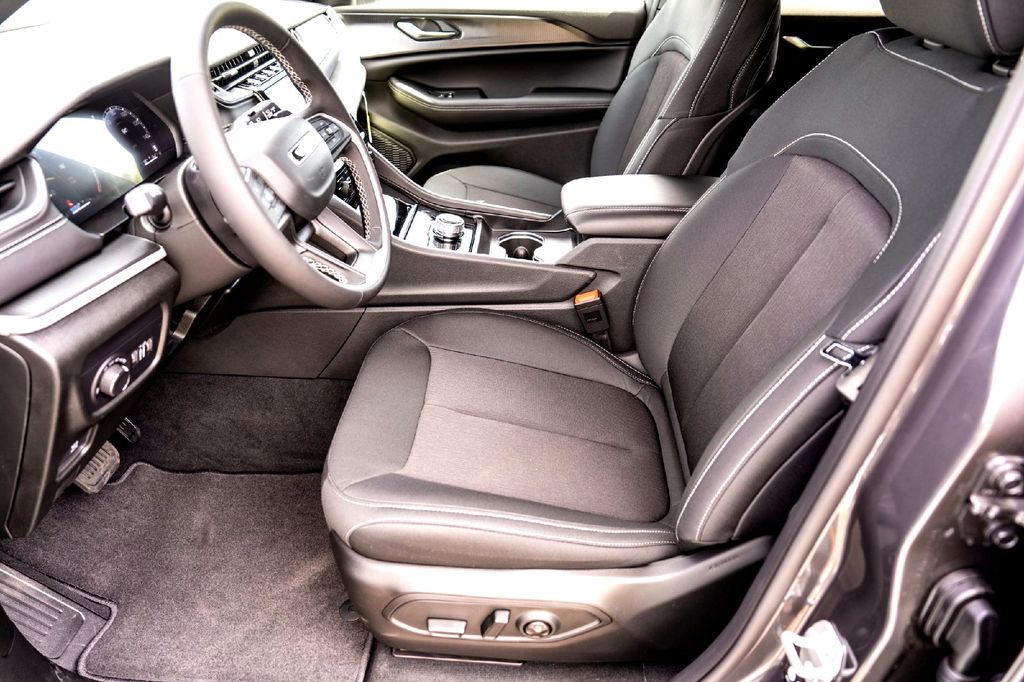 New Car 2025 Jeep Grand Cherokee L  Laredo For Sale Under $40,000 In Taylor, Texas