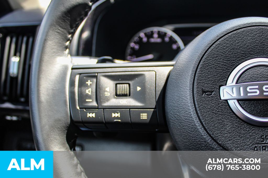 Used 2025 Gray Nissan SV image 27