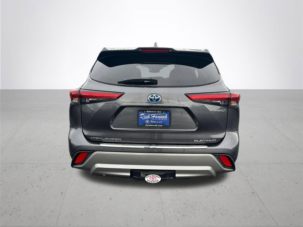 2022 Toyota Highlander Hybrid Platinum