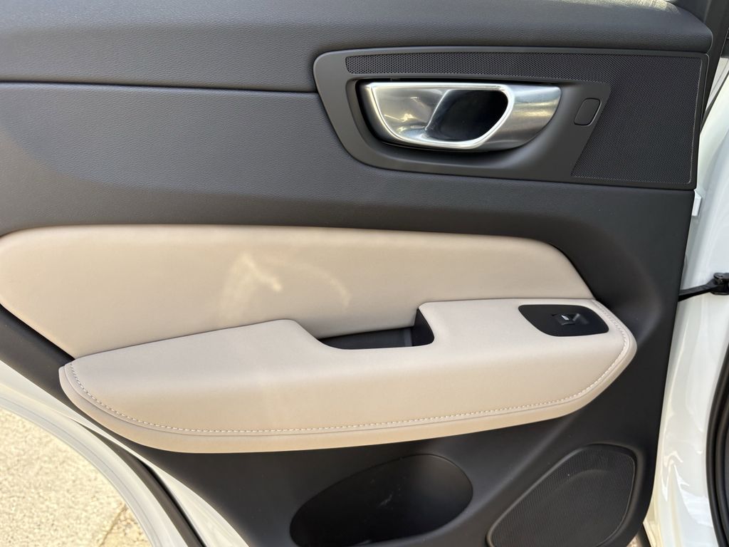 New 2026 Crystal White Volvo B5 AWD Plus image 24