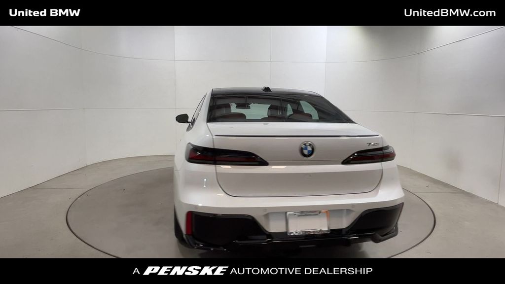 Thumbnail: 2025 BMW 7 Series - 7