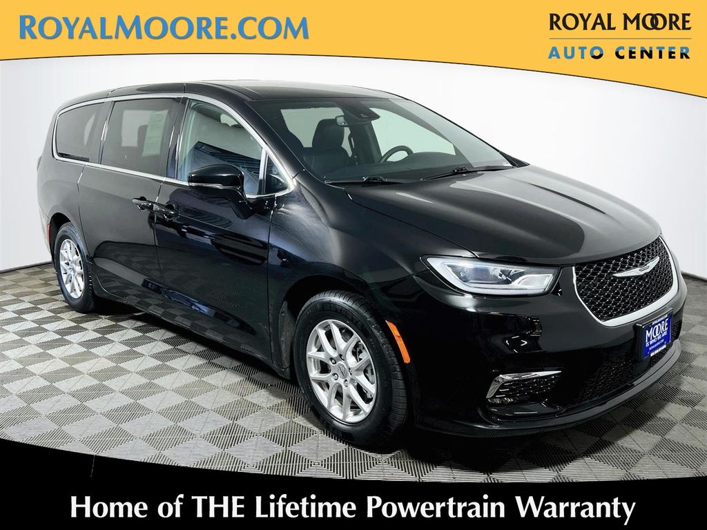 Diamond Black Crystal Pearlcoat 2025 Chrysler Pacifica Minivan Front-Wheel Drive 9-Speed Automatic