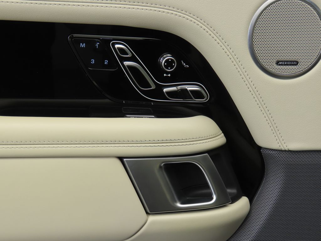 Thumbnail: 2022 Land Rover Range Rover - 23