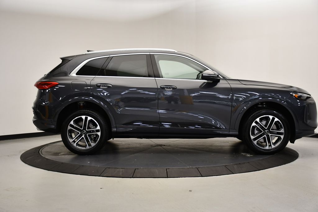 Thumbnail: 2025 Audi Q5 - 6