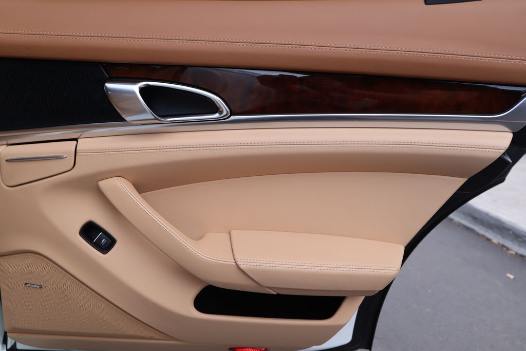 Thumbnail: 2014 Porsche Panamera - 26