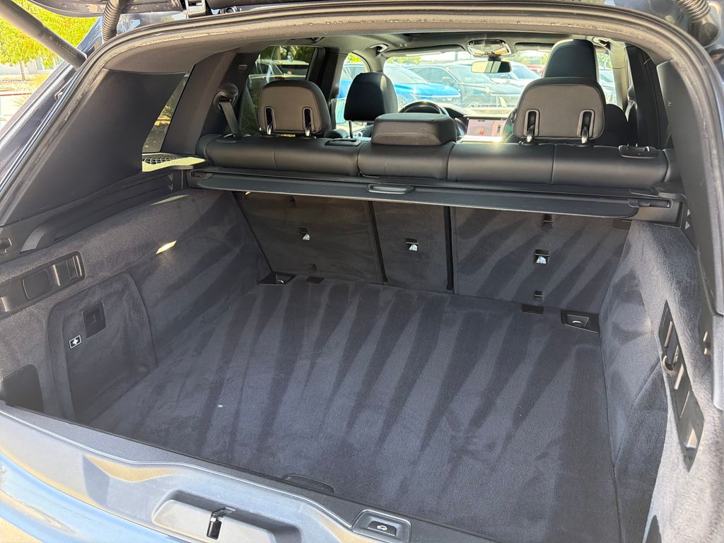 Used 2019 Gray BMW xDrive40i image 43