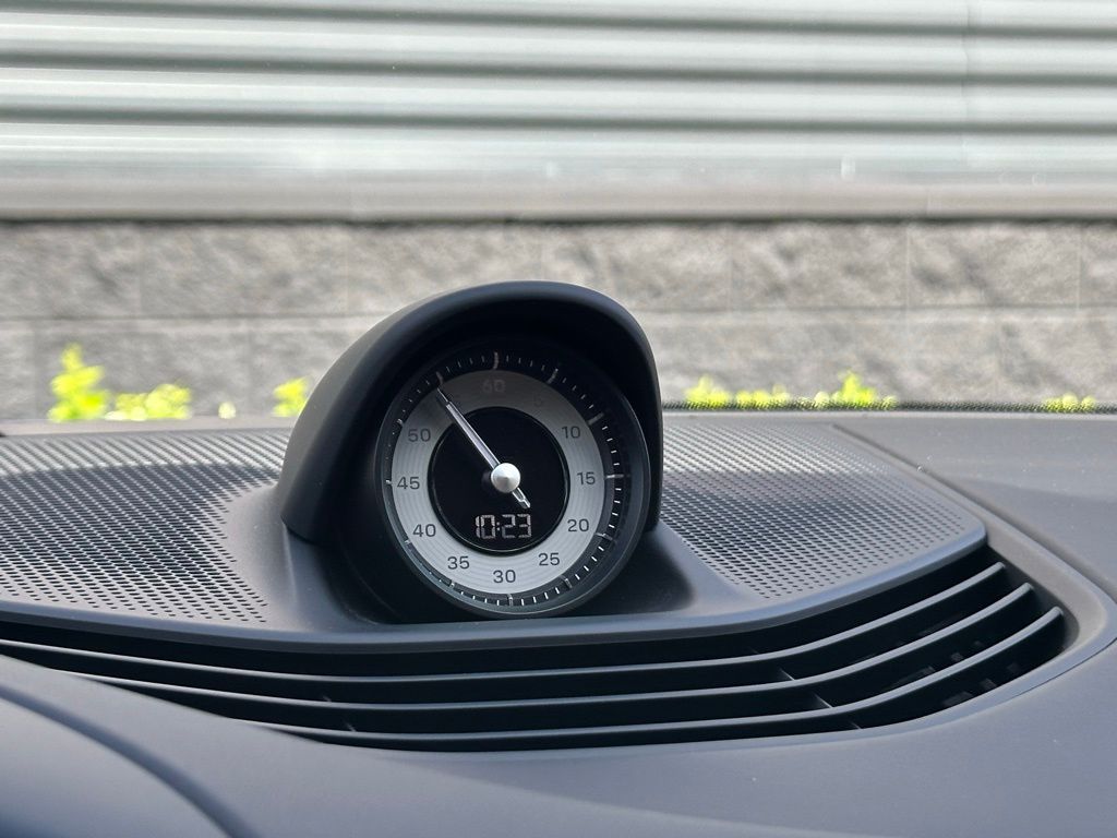 Thumbnail: 2025 Porsche Taycan - 31