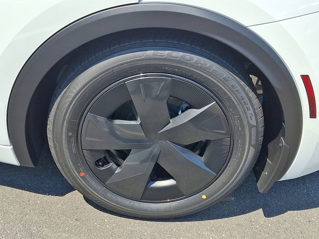 Thumbnail: 2025 Toyota Prius - 5