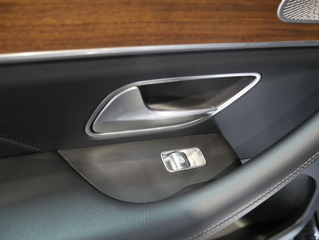 Thumbnail: 2026 Mercedes-Benz GLE - 23