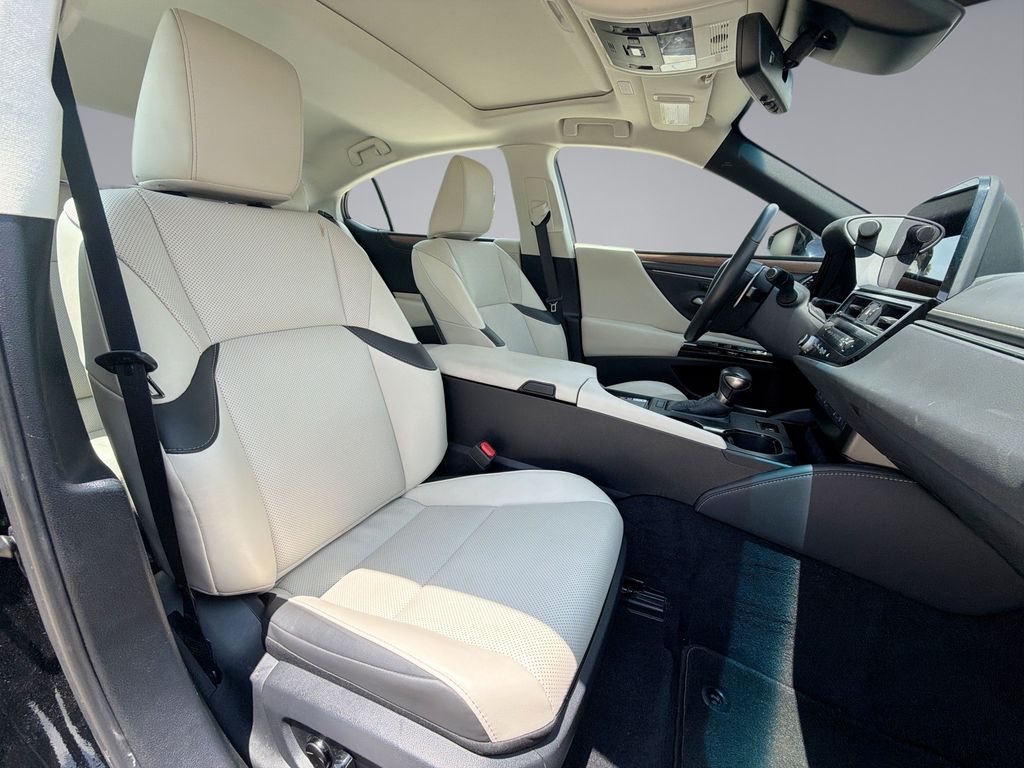 Thumbnail: 2024 Lexus ES - 16