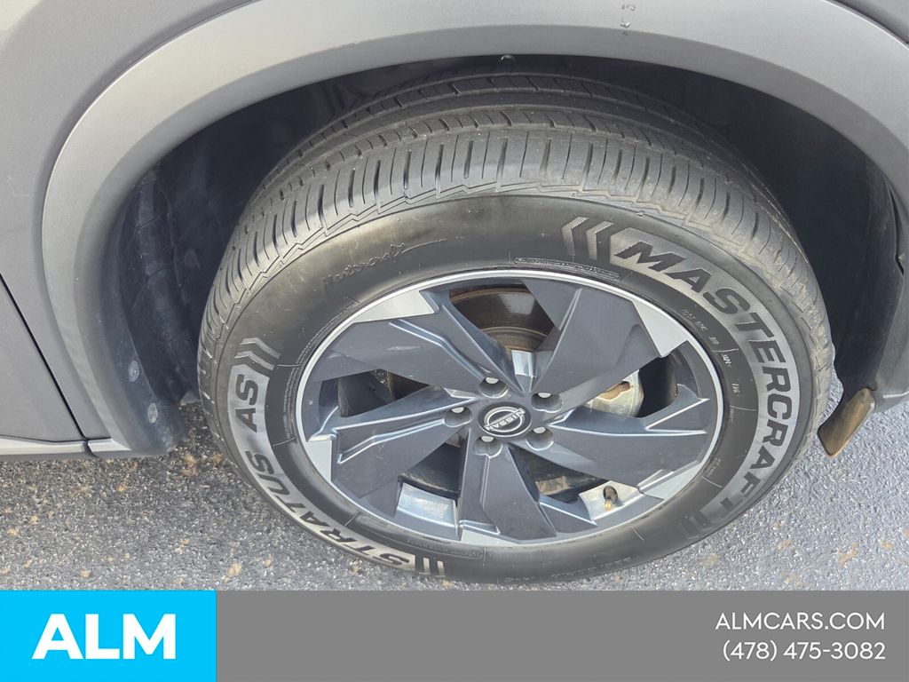 Used 2024 Gray Nissan SV image 17