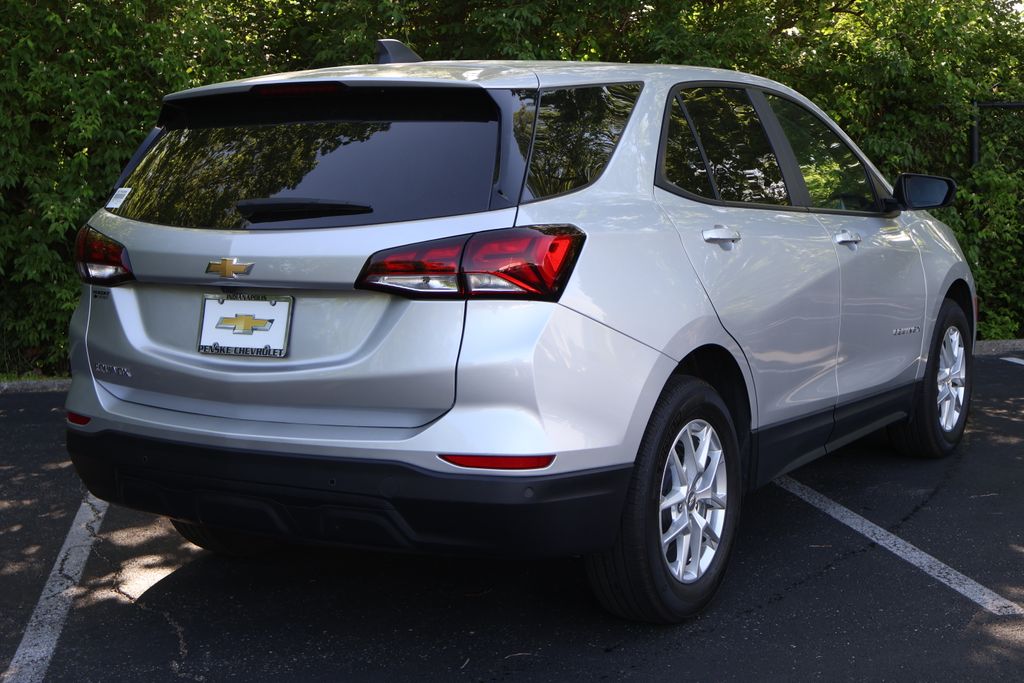 2022 Chevrolet Equinox LS 8
