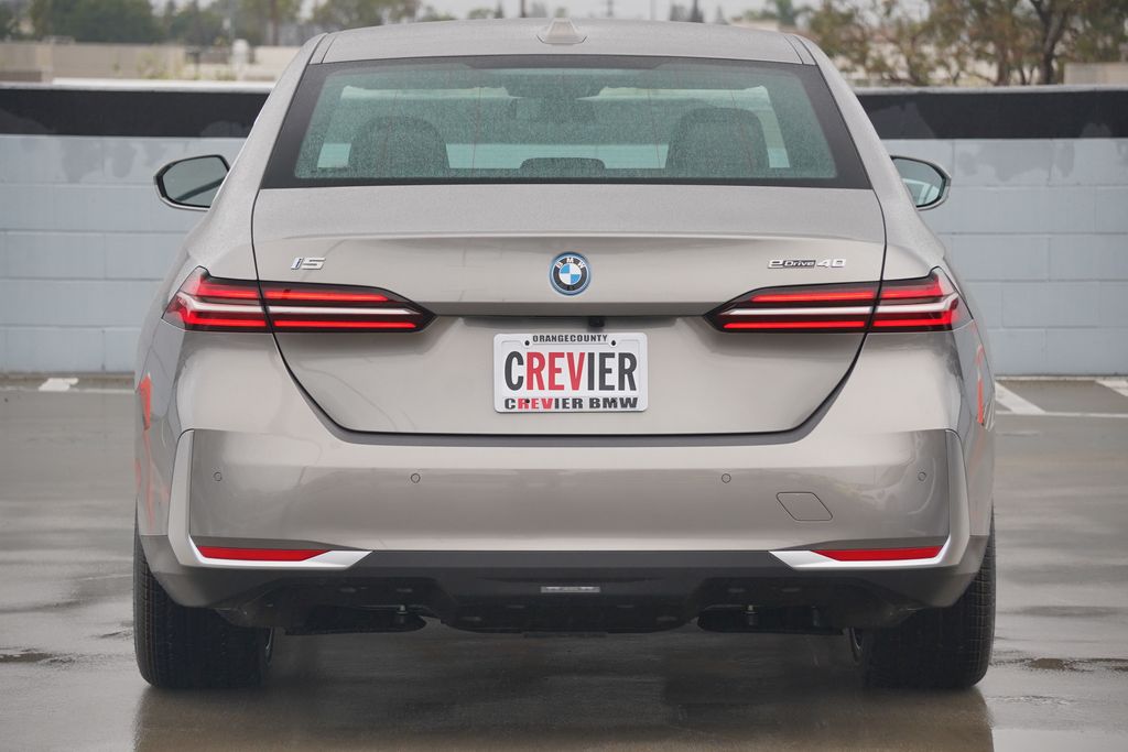 Thumbnail: 2026 BMW i5 - 6