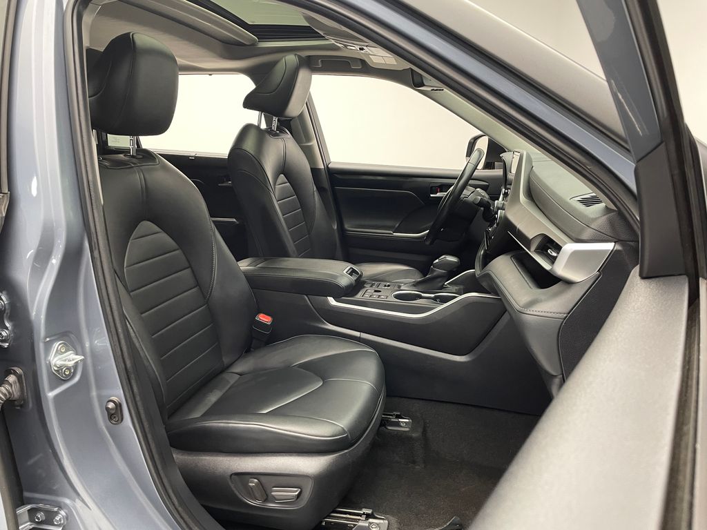 2023 Toyota Highlander XLE 18